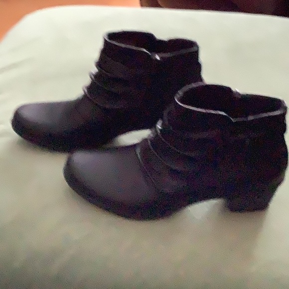 Women’s black ankle boots - Picture 1 of 9